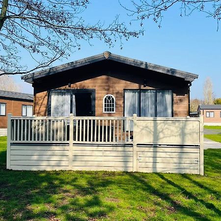 Happy Days Lodge With Hot Tub York Extérieur photo