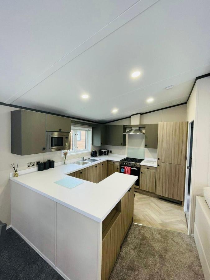 Happy Days Lodge With Hot Tub York Extérieur photo