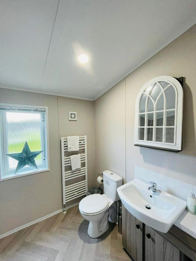 Happy Days Lodge With Hot Tub York Extérieur photo