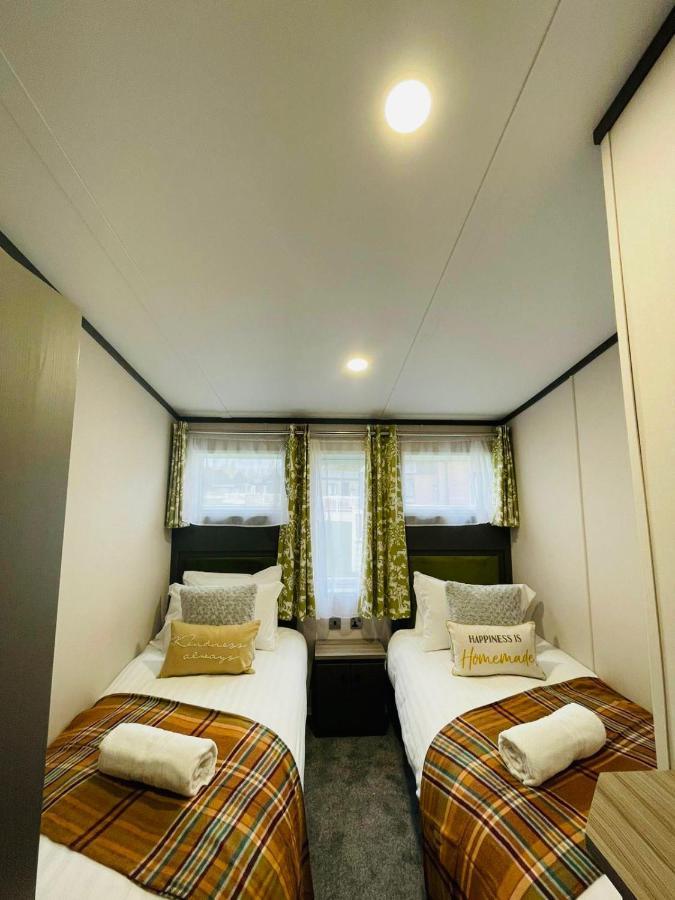 Happy Days Lodge With Hot Tub York Extérieur photo