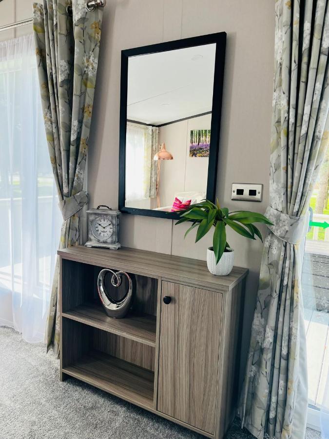 Happy Days Lodge With Hot Tub York Extérieur photo